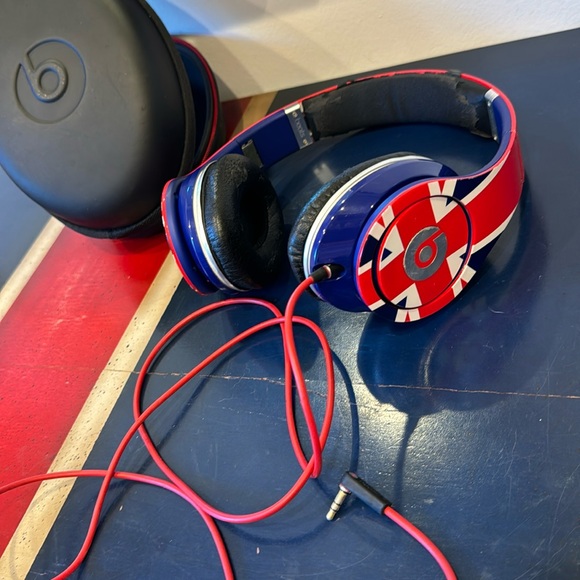 Beats by Dr Dre - extremely rare Union Jack British Flag version - awesome - Picture 2 of 12